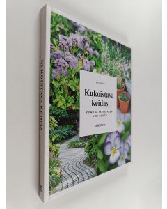 käytetty kirja Kukoistava keidas - Pihan ja parvekkeen uusi loisto