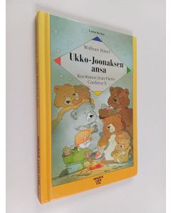 Kirjailijan Wolfram Hänel käytetty kirja Ukko-Joonaksen ansa : kertomus vanhasta miehestä ja hänen karhuystävästään