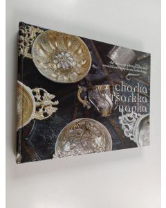 Kirjailijan K. Helenius käytetty kirja Čarka : the Russian charka : the silver vodka cup of the Romavov era = venäläinen tšarkka : hopeinen votkakuppi Romanovien ajalta = russkaâ čarka : vo vremena Romanovyh : 1613-1917