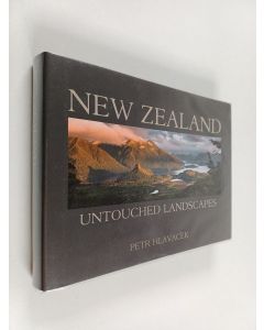 Kirjailijan Petr Hlaváček käytetty kirja New Zealand - Untouched Landscapes