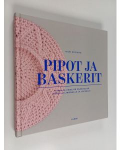 Kirjailijan Hilpi Koivisto käytetty kirja Pipot ja baskerit : virkkaa veikeitä päähineitä naiselle, miehelle ja lapselle