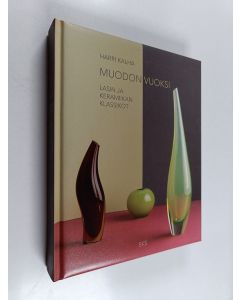 Kirjailijan Harri Kalha käytetty kirja Muodon vuoksi : lasin ja keramiikan klassikot