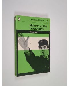 Kirjailijan Georges Simenon käytetty kirja Maigret at the crossroads
