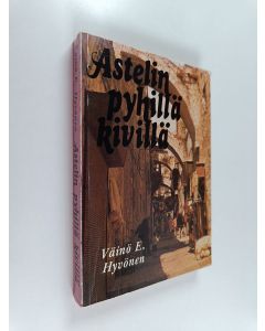 Kirjailijan Väinö E. Hyvönen käytetty kirja Astelin pyhillä kivillä