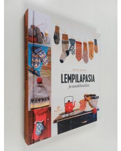 Kirjailijan Erika Åberg käytetty kirja Lempilapasia ja suosikkisukkia