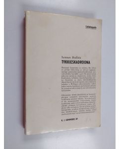 Kirjailijan Lennart Hoffren käytetty kirja Tykkieskadroona (lukukappale)