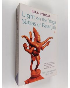 Kirjailijan B. K. S. Iyengar käytetty kirja Light on the Yoga Sutras of Patanjali