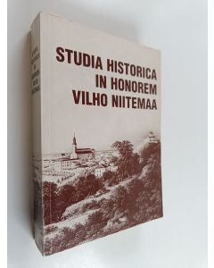 Kirjailijan Eero Kuparinen käytetty kirja Studia historica in honorem Vilho Niitemaa - hänen 70-vuotispäivänään 16.3.1987