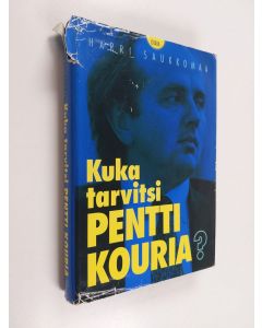 Kirjailijan Harri Saukkomaa käytetty kirja Kuka tarvitsi Pentti Kouria? - kertomus vallasta, rahasta ja pankin moraalista