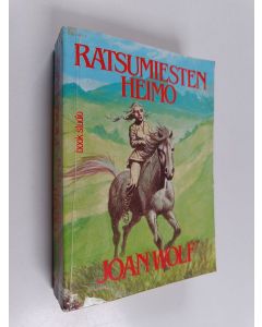 Kirjailijan Joan Wolf käytetty kirja Ratsumiesten heimo