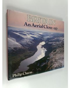 Kirjailijan David Gibbon & Philip Clucas käytetty kirja Britain - An Aerial Close Up