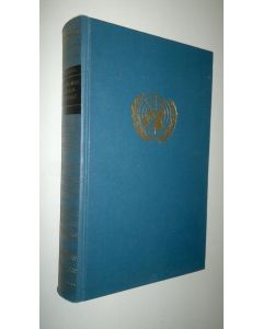 Kirjailijan Tauno Kuosa käytetty kirja Oman aikamme maailmantapahtumat 2, 1953-1962 : kilpaileva rinnakkaiselo