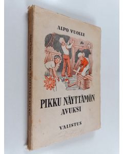 Kirjailijan Alpo Vuolle käytetty kirja Pikku näyttämön avuksi
