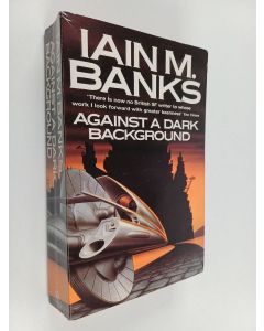 Kirjailijan Iain Banks käytetty kirja Against a dark background