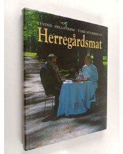 Kirjailijan Eyvind Hellstrøm käytetty kirja Herregårdsmat