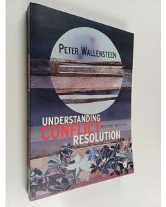 Kirjailijan Peter Wallensteen käytetty kirja Understanding conflict resolution : war, peace and the global system