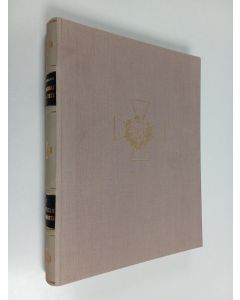 Kirjailijan Eero Kuussaari käytetty kirja Taistelu Petsamosta, 1 : Heimosodat 1918 - 1922