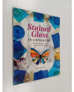 Kirjailijan Lynette Wrigley käytetty kirja Stained Glass in a Weekend - Stylish Designs and Practical Projects