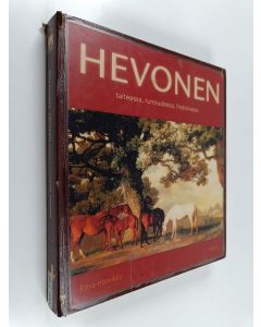 Kirjailijan Ritva Haavikko käytetty kirja Hevonen taiteessa, runoudessa, historiassa