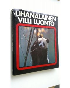 Tekijän Nigel Sitwell  käytetty kirja Uhanalainen villi luonto - Maailman luonnonsuojelun käsikirja