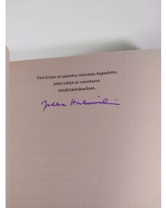 Kirjailijan Jukka Hankamäki käytetty kirja Filosofiset viuhahdukset : populaarifilosofisia tekstejä sekseistä, vallasta ja filosofisista liikkeistä (signeerattu)