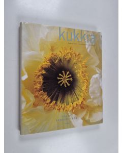 Kirjailijan Fanny Bergenström käytetty kirja Kukkia kimpuissa, puutarhassa, ruoassa