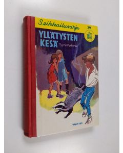 Kirjailijan Tyyne Pyrhönen käytetty kirja Yllätysten kesä : nuorisokertomus sodanjälkeisiltä vuosilta