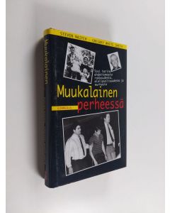 Kirjailijan Steven Naifeh käytetty kirja Muukalainen perheessä : tosi tarina ehdottomasta rakkaudesta, mielipuolisuudesta ja murhasta