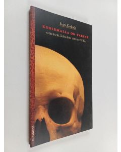 Kirjailijan Kari Karkola käytetty kirja Kuolemalla on tarina : oikeuslääkäri selvittää