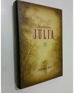 Kirjailijan Jonathan Hull käytetty kirja Nuoruuteni Julia (ERINOMAINEN)