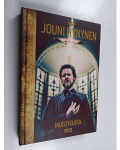 Kirjailijan Jouni Hynynen käytetty kirja Muistikuvia : tunnustuksia Kotiteollisuuden sanoitusten takaa