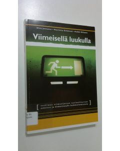 Kirjailijan Elina Juntunen käytetty kirja Viimeisellä luukulla : tutkimus viimesijaisen sosiaaliturvan aukoista ja diakoniatyön kohdentumisesta