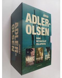 Kirjailijan Jussi Adler-Olsen käytetty kirja Vanki : Metsästäjät : Pullopostia (pahvikotelossa)