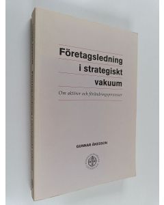 Kirjailijan Gunnar Åkesson & Ekonomiska forskningsinstitutet vid Handelshögskolan i Stockholm käytetty kirja Företagsledning i strategiskt vakuum : om aktörer och förändringsprocesser