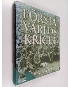 Kirjailijan Hedley Paul Willmott käytetty kirja Första världskriget