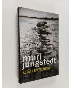 Kirjailijan Mari Jungstedt käytetty kirja Kevään kalpeudessa