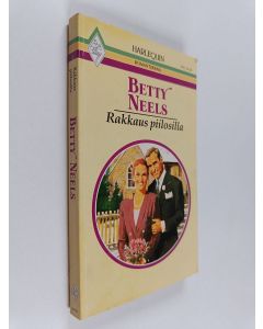 Kirjailijan Betty Neels käytetty kirja Rakkaus piilosilla