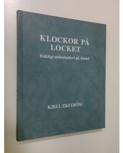 Kirjailijan Kjell Ekström käytetty kirja Klockor på locket : folkligt möbelmåleri på Åland
