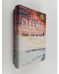 Kirjailijan Ann Cleeves käytetty kirja Svart som natten kriminalroman