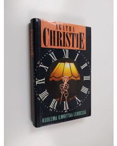 Kirjailijan Agatha Christie käytetty kirja Kuolema ilmoittaa lehdessä