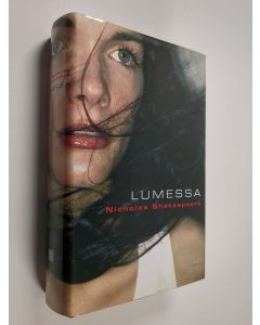 Kirjailijan Nicholas Shakespeare käytetty kirja Lumessa (ERINOMAINEN)