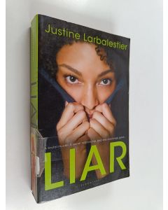 Kirjailijan Justine Larbalestier käytetty kirja Liar