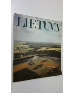 Kirjailijan A. Sutkus käytetty kirja Lietuva is paukscio skrydzio = Lithuania - a bird's-eye view