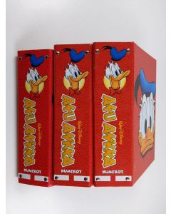 Kirjailijan Walt Disney uusi teos Aku Ankka 2006 (nrot 43-44, 46-48, 50-52, 51B) ; Aku Ankka 2007 (nrot 1-6, 8-23, 25, 28-47, 49-52, 51B) ; Aku Ankka 2008 (nrot 1-3, 6-12, 14-20, 23, 25-26, 28, 30)