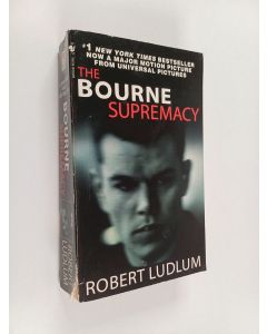 Kirjailijan Robert Ludlum käytetty kirja The Bourne Supremacy