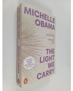 Kirjailijan Michelle Obama käytetty kirja The Light We Carry - Overcoming In Uncertain Times