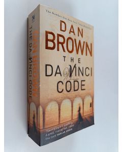 Kirjailijan Dan Brown käytetty kirja The Da Vinci Code