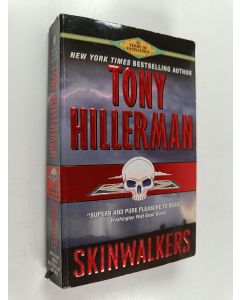 Kirjailijan Tony Hillerman käytetty kirja Skinwalkers