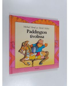 Kirjailijan Michael Bond käytetty kirja Paddington tivolissa