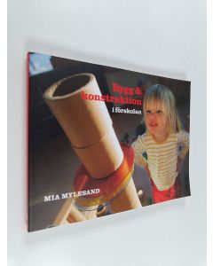 Kirjailijan Mikael Johansson & Mia Mylesand käytetty kirja Bygg & konstruktion i förskolan